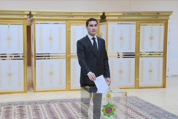 Сердар Бердымухамедов избран президентом Туркменистана