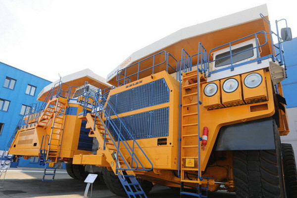 Shavkat Mirziyoyev proposes to establish a joint production of BELAZ vehicles in Uzbekistan