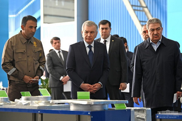 Shavkat Mirziyoyev visits the Foundry and Mechanical Plant in Tashkent