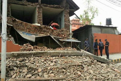 7.9 magnitude quake hits Nepal
