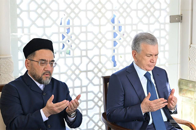 Шавкат Мирзиёев почтил память Ислама Каримова