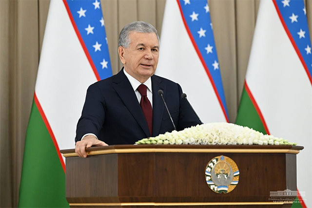 Uzbek President awards state honors to teachers