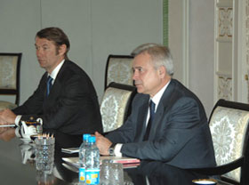 Uzbek leader receives Lukoil chief to discuss cooperation