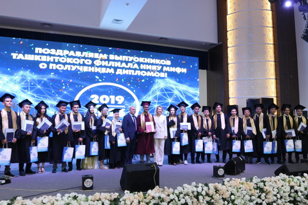 В Ташкентском филиале НИЯУ МИФИ прошел первый выпускной