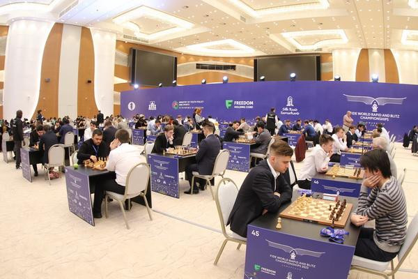 Magnus Carlsen and Anastasia Bodnaruk become world rapid champions