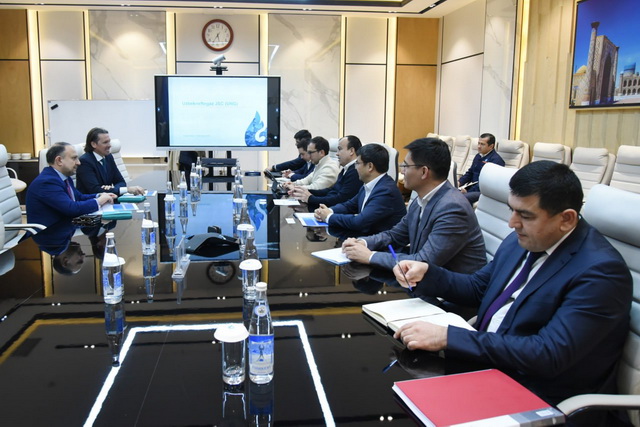 Uzbekneftegaz and Uzkimyosanoat discuss expanded cooperation with ADCB