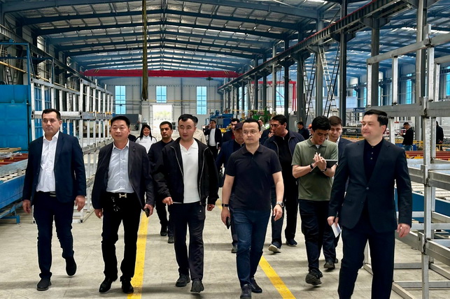 Лазиз Кудратов ознакомился с инвестиционными проектами Джизакской области