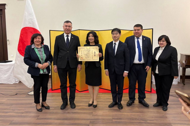 Uzbek Educator Awarded Honorary Certificate by Japan’s Ministry of Foreign Affairs