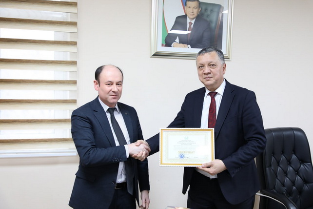 Books on Human Rights and Chinese Culture Donated to the Institute of State and Law