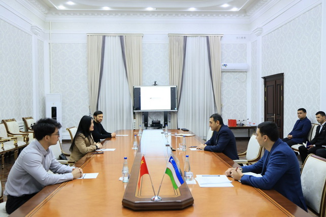 Хоким Ферганы встретился с инвестором по проекту торгового комплекса и гостиницы