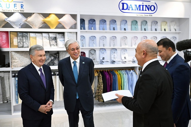 Mirziyoyev and Tokayev visit textile plant in Bukhara
