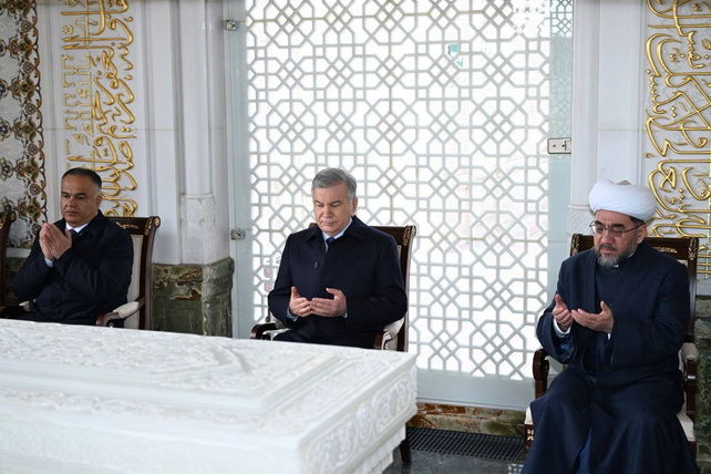 President Mirziyoyev Honors Memory of First Uzbek President