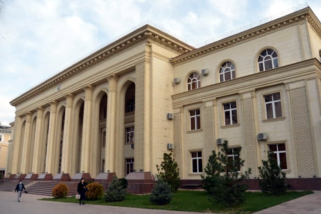 Uzbekistan Plans to Abolish “Supercontracts” for Admission to Medical Universities