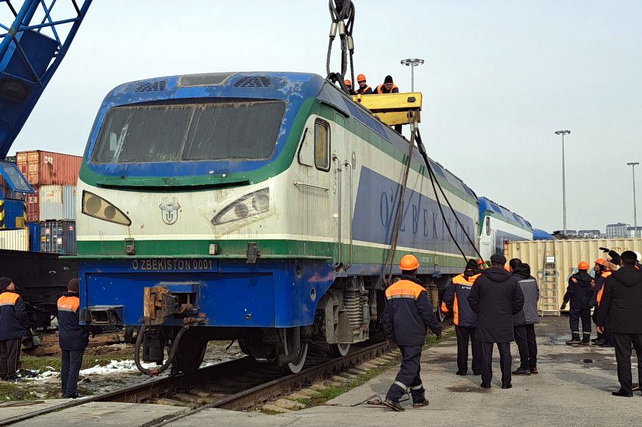 Uzbekistan Railways sends locomotives to China for reconstruction