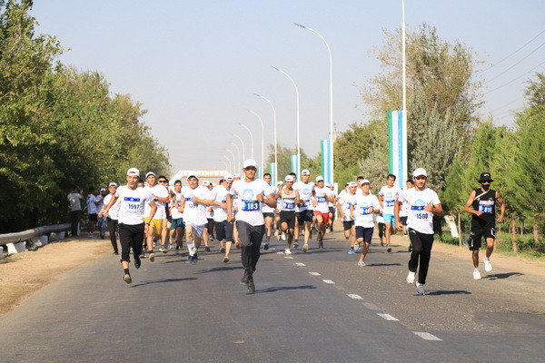 Спортивный забег Save Aral-2022 в Бухарской области