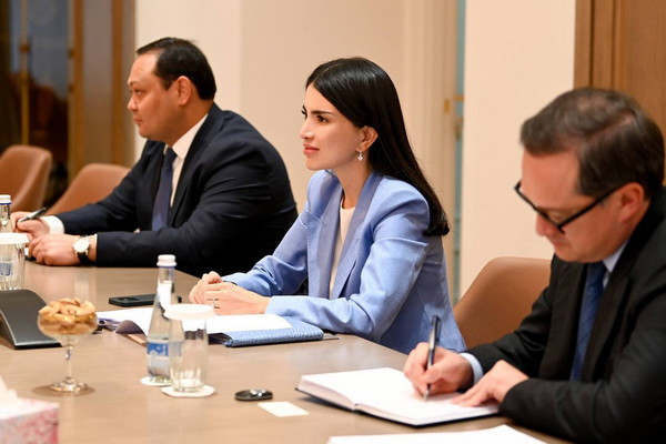 Помощник Президента встретилась с послом КНР в Узбекистане