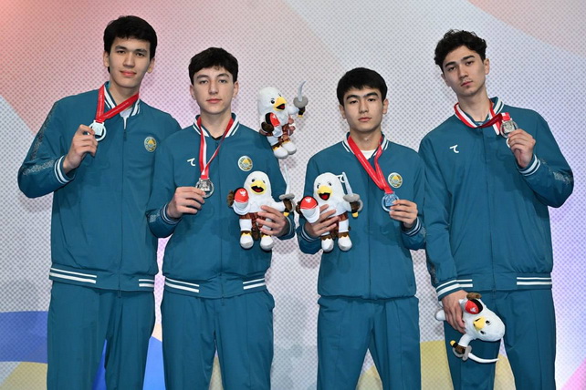 Uzbek Sabreurs Win Silver at the Asian Championships