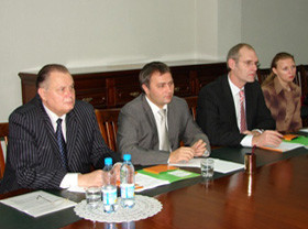  UzACI chief discusses cooperation with Alcatel-Lucent delegation