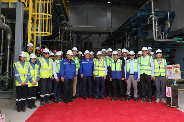 Глава ACWA Power посетил завод по производству зелёного водорода в Чирчике
