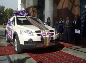 UCell subscriber receives first Chevrolet Captiva car