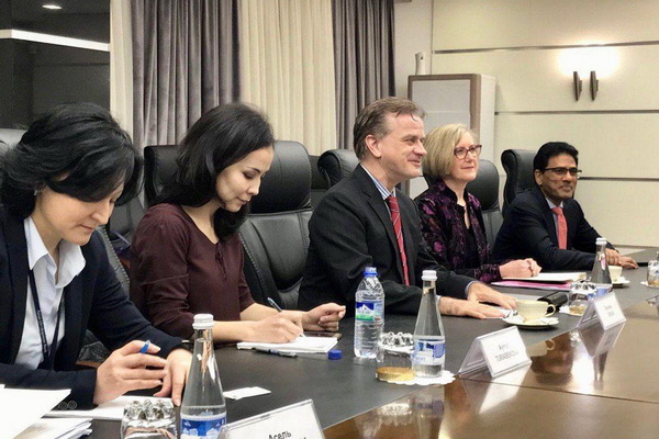Director General of ADB Department for Central and West Asia holds talks at Ministry of Investment and Foreign Trade