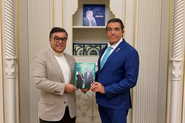 U.S. Special Envoy Presents U.S. Constitution to Center for Islamic Civilization in Tashkent