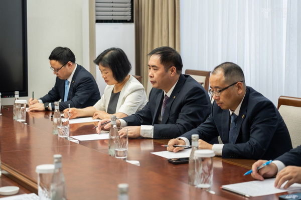 Issues related to the procurement and delivery of freight and passenger trains to Uzbekistan discussed