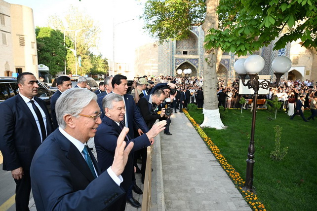 Tokayev and Mirziyoyev tour historic sites of Bukhara