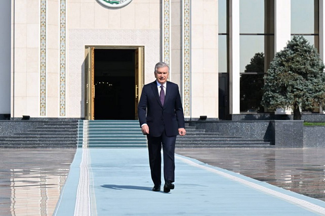 Президент амалий ташриф билан Қозоғистонга жўнаб кетди
