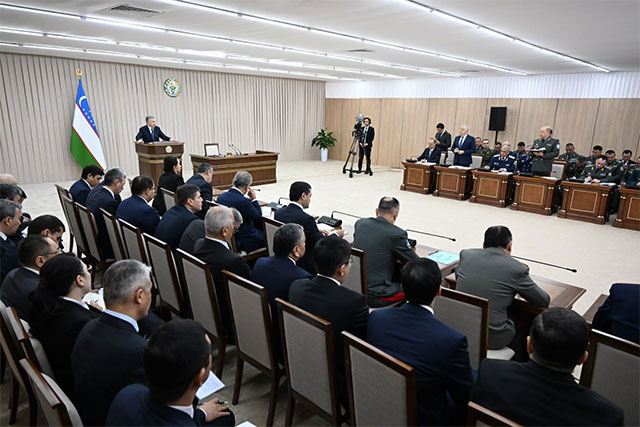 Shavkat Mirziyoyev holds meeting on Uzbekistan’s defense capabilities
