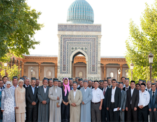 Mehr Nuri Fund hands over grants to students of Islamic educational institutes