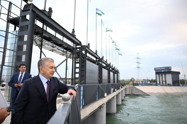 На реке Нарын запущена первая полностью отечественная ГЭС