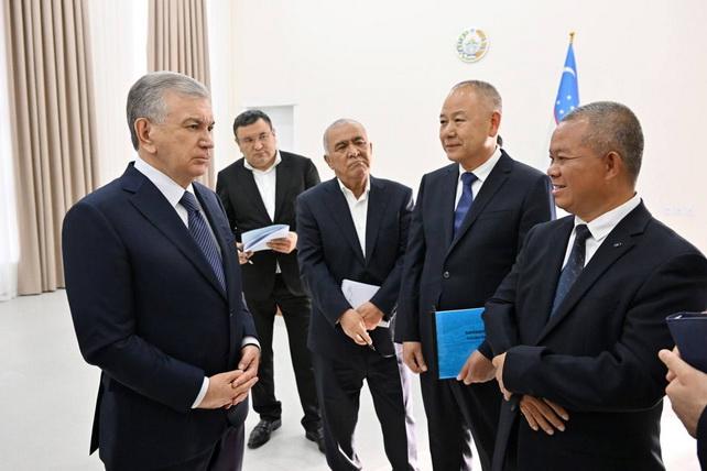 Президент Узбекистана провел встречу с иностранными инвесторами