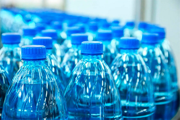Производство минеральной воды в Узбекистане выросло на 48,3% за 5 месяцев