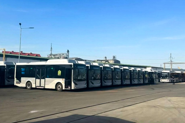 В Навои доставлены 42 новых автобуса YUTONG
