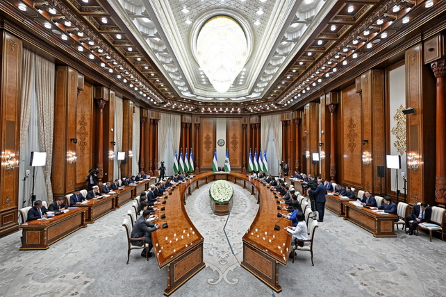 President Shavkat Mirziyoyev meets with representatives of small and medium-sized businesses
