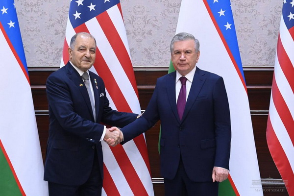 Президент Узбекистана обсудил планы развития стратегического партнерства с Air Products