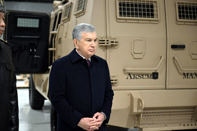 Шавкат Мирзиёев ознакомился с мощностями по производству военной техники