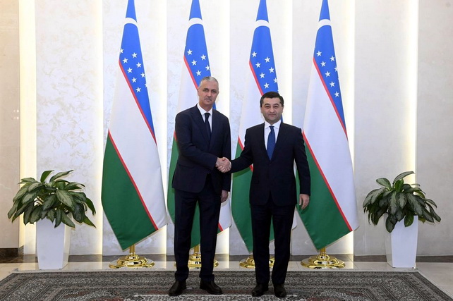 Uzbek Foreign Minister Receives Copies of Credentials from New Tajik Ambassador