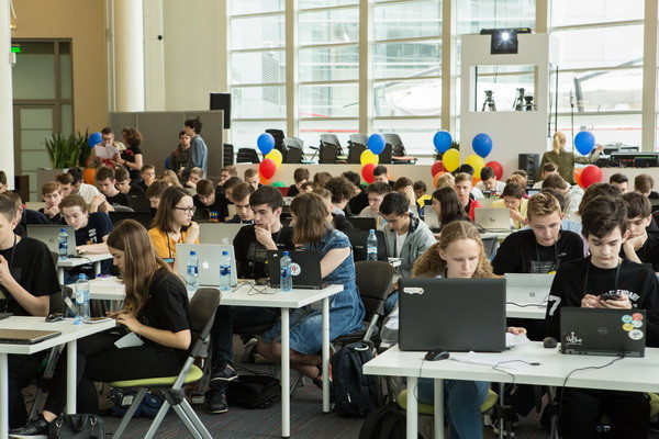 Яндекс запускает в Узбекистане бесплатные курсы Python для школьников