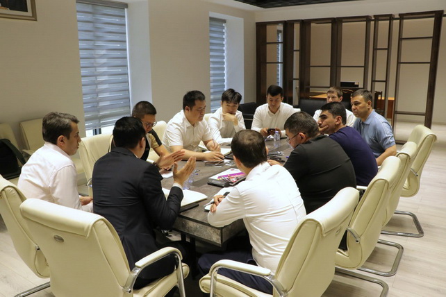 Uzeltekhsanoat Association hosts meeting with leading Chinese energy companies