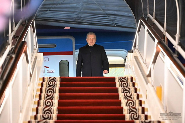 Президент Узбекистана прибыл в Бишкек