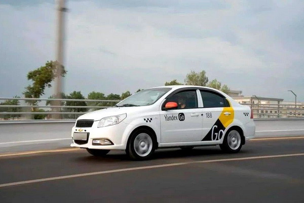 Технологии Yandex Go в два раза снизили долю водителей, совершающих резкие маневры за рулем