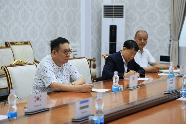 Южнокорейская AHA Co., Ltd запускает в Узбекистане производство электронных досок и зарядных станций