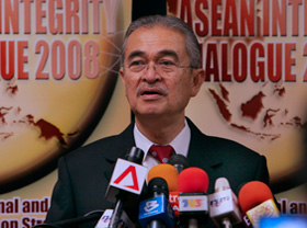 Follow Petronas into Central Asia, says Malaysian PM