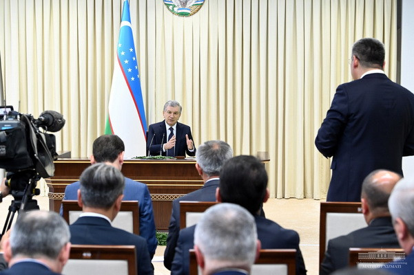 President chairs a meeting to improve the tax sphere