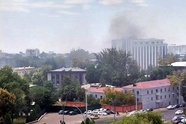 В Юнусабадском районе Ташкента произошел пожар в новостройке