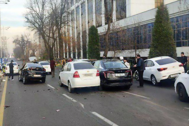 Toshkentda beshta avtomobil ishtirokida YTH sodir bo‘ldi