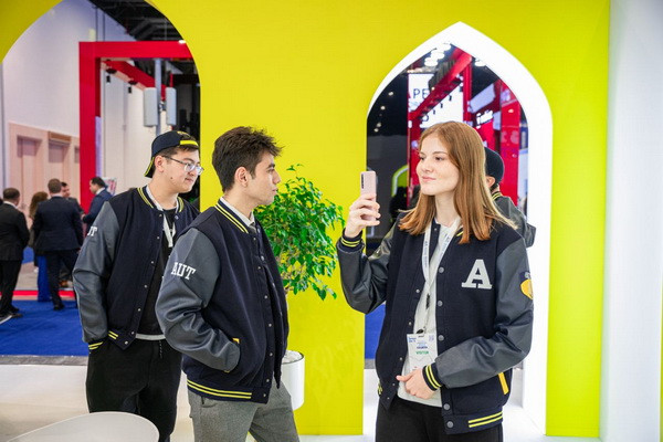 Yandex за год инвестировал более $450 000 в развитие образования и технологий безопасности в Узбекистане