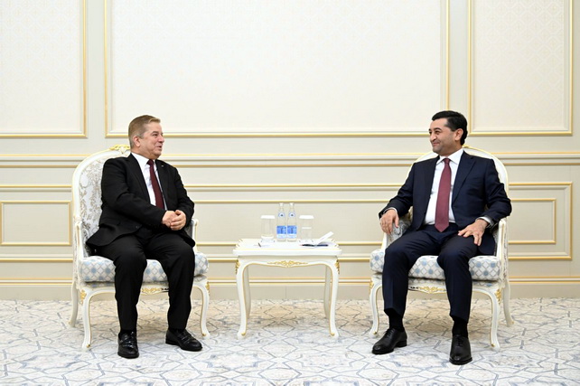 Uzbekistan’s Foreign Minister Meets Outgoing Palestinian Ambassador